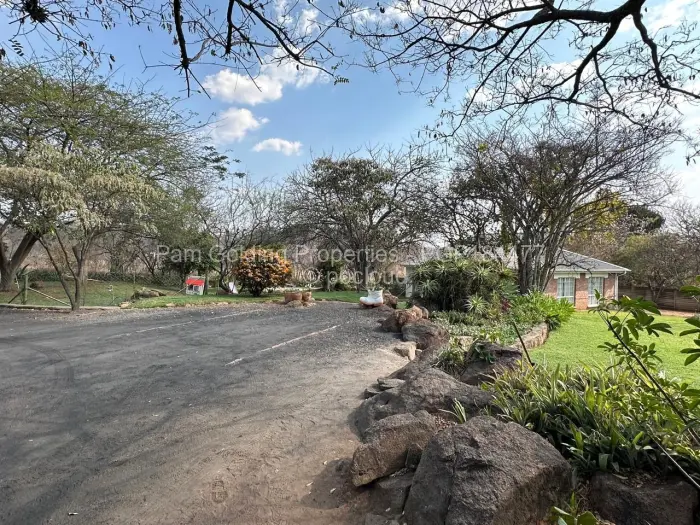 4 Bedroom House for Sale in Hillside Byo, Bulawayo