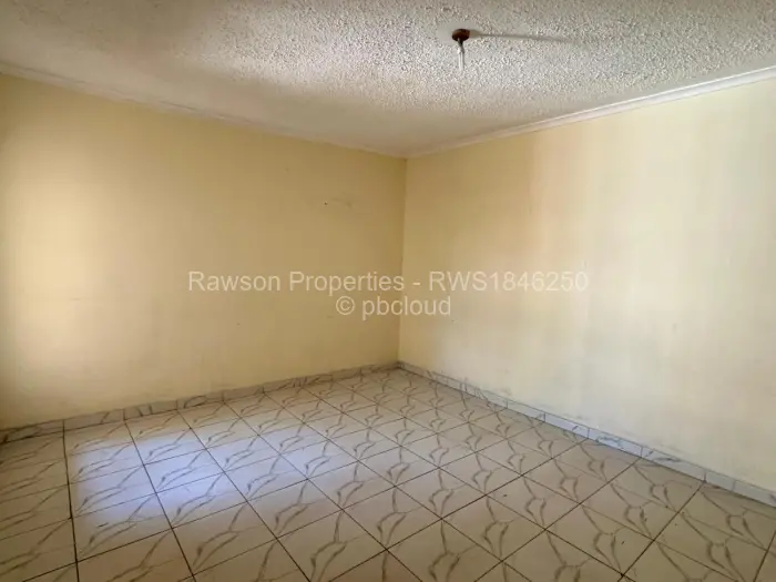 7 Bedroom House for Sale in Glaudina, Harare