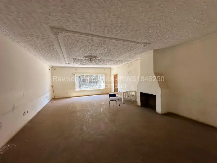 7 Bedroom House for Sale in Glaudina, Harare