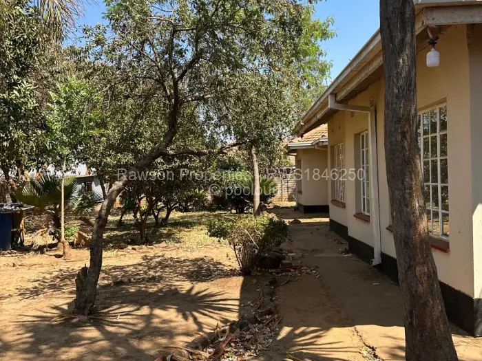 7 Bedroom House for Sale in Glaudina, Harare