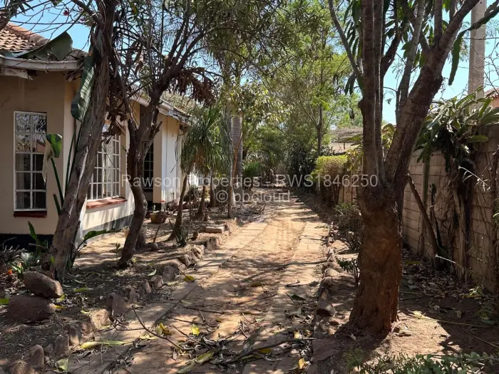 7 Bedroom House for Sale in Glaudina, Harare