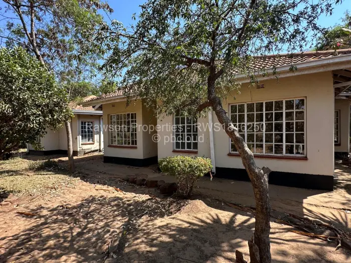 7 Bedroom House for Sale in Glaudina, Harare