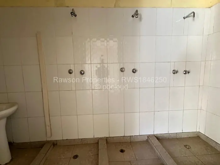 7 Bedroom House for Sale in Glaudina, Harare