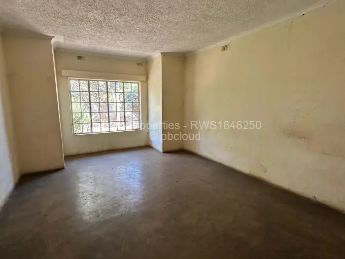 7 Bedroom House for Sale in Glaudina, Harare