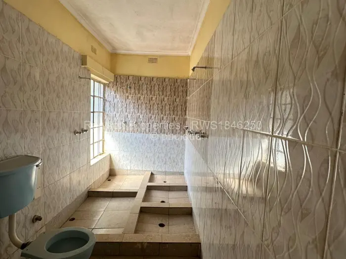 7 Bedroom House for Sale in Glaudina, Harare