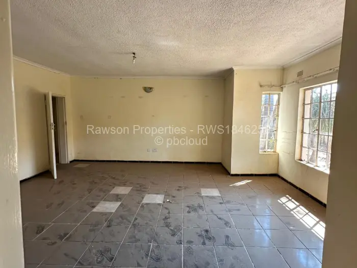 7 Bedroom House for Sale in Glaudina, Harare