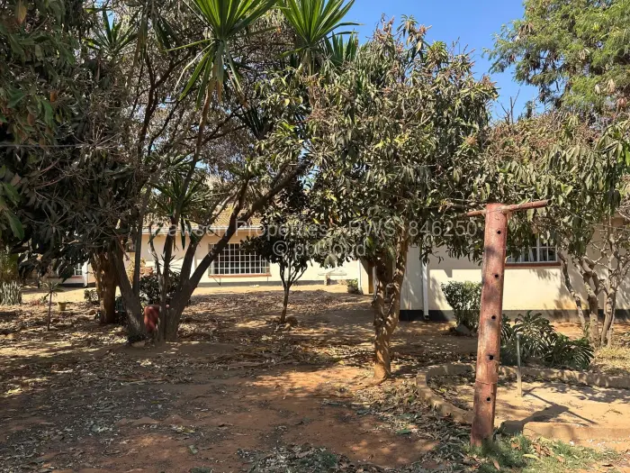 7 Bedroom House for Sale in Glaudina, Harare