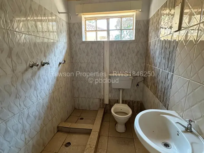 7 Bedroom House for Sale in Glaudina, Harare
