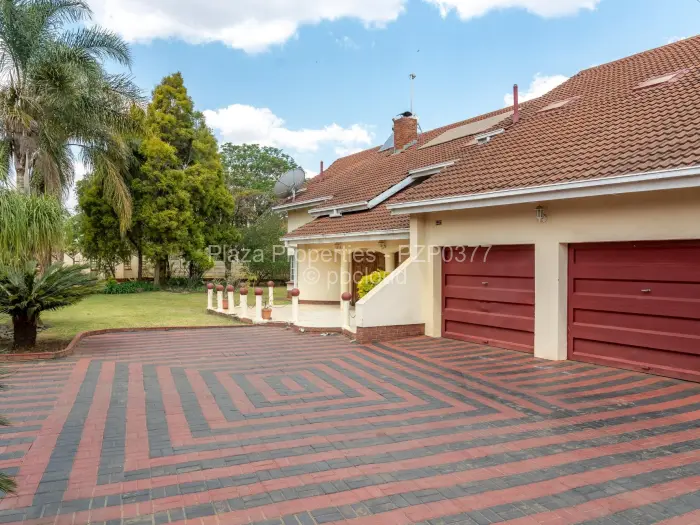 6 Bedroom House to Rent in Borrowdale West, Harare