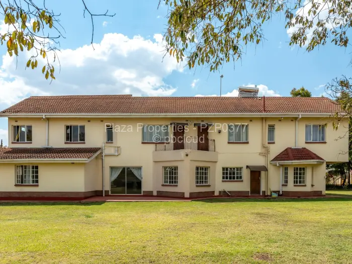 6 Bedroom House to Rent in Borrowdale West, Harare