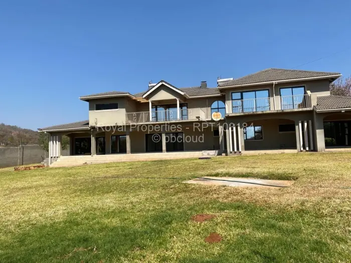 6 Bedroom House to Rent in Helensvale, Harare
