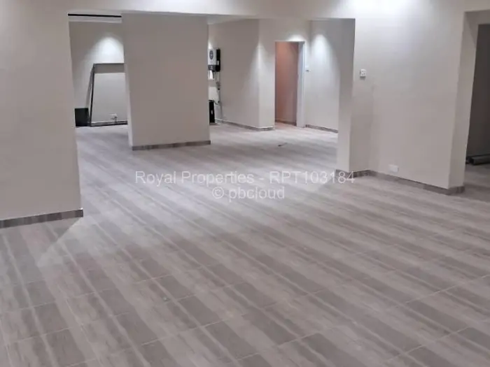 6 Bedroom House to Rent in Helensvale, Harare