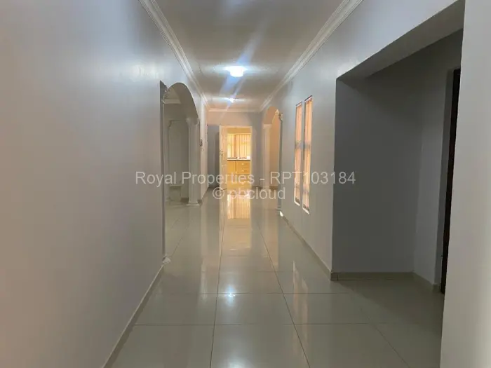 6 Bedroom House to Rent in Helensvale, Harare