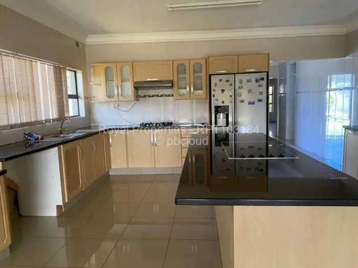 6 Bedroom House to Rent in Helensvale, Harare