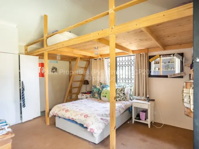 5 Bedroom House for Sale in Chisipite, Harare