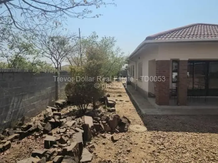 4 Bedroom House for Sale in Mtausi Park, Gweru