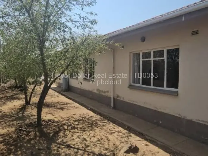 4 Bedroom House for Sale in Mtausi Park, Gweru