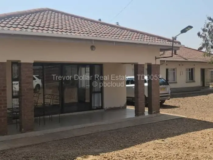 4 Bedroom House for Sale in Mtausi Park, Gweru