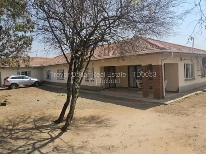 4 Bedroom House for Sale in Mtausi Park, Gweru