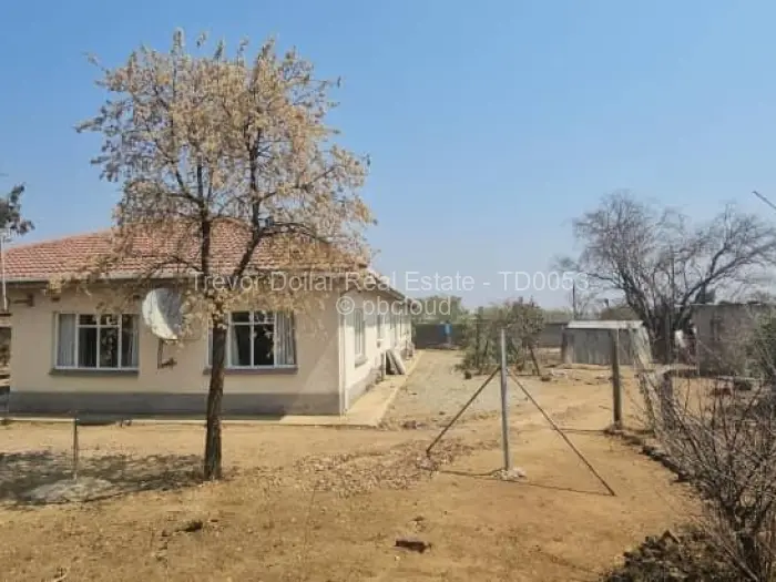 4 Bedroom House for Sale in Mtausi Park, Gweru