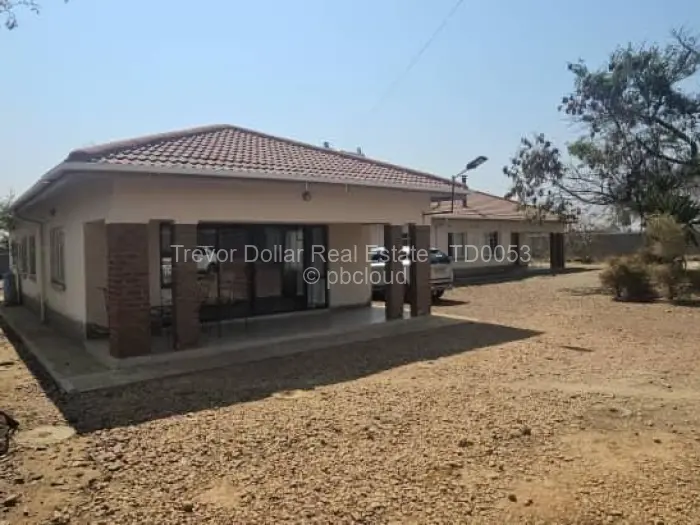 4 Bedroom House for Sale in Mtausi Park, Gweru