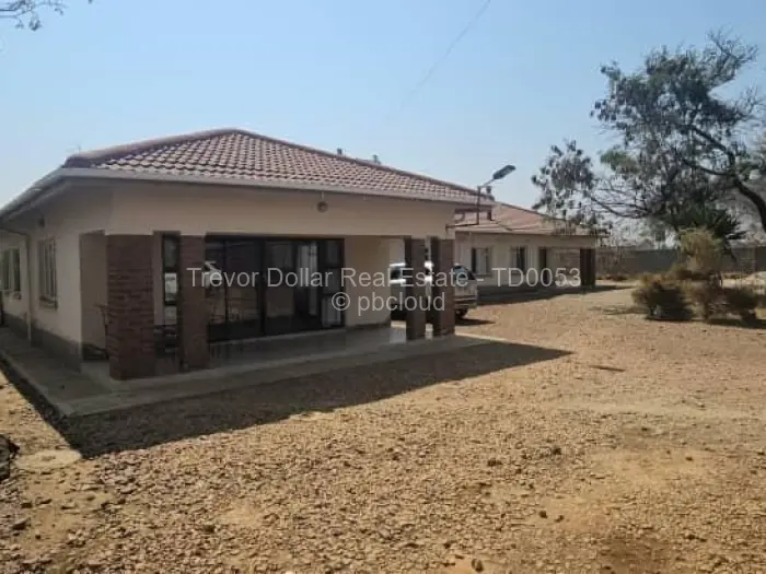 4 Bedroom House for Sale in Mtausi Park, Gweru