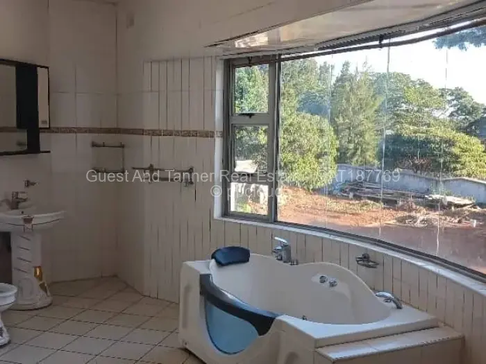6 Bedroom House for Sale in Philadelphia, Harare