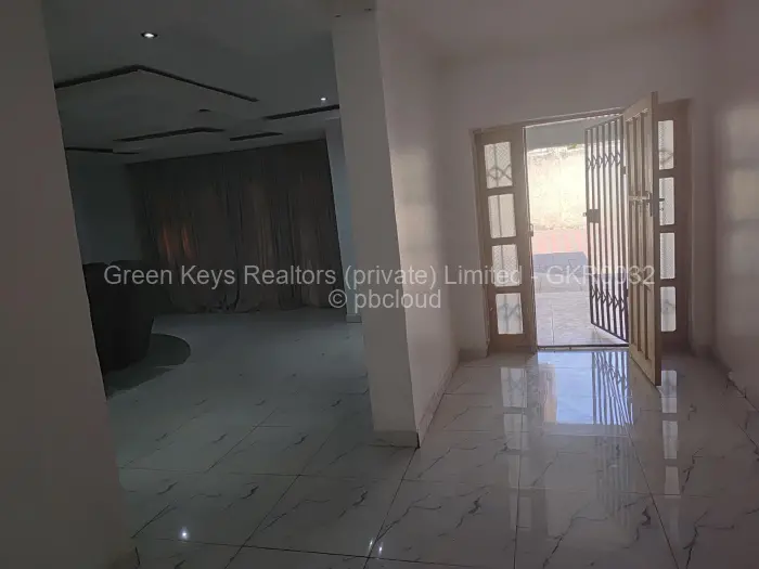 7 Bedroom House to Rent in Hillside, Harare