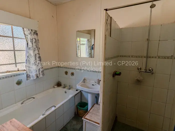 3 Bedroom House for Sale in Ruwa, Ruwa