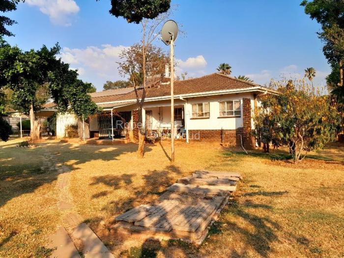 4 Bedroom House to Rent in Chisipite, Harare