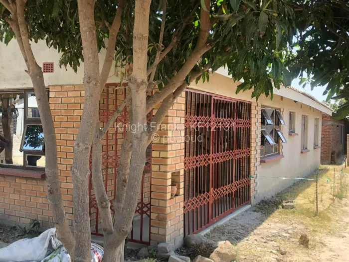 4 Bedroom House for Sale in Chitungwiza, Chitungwiza