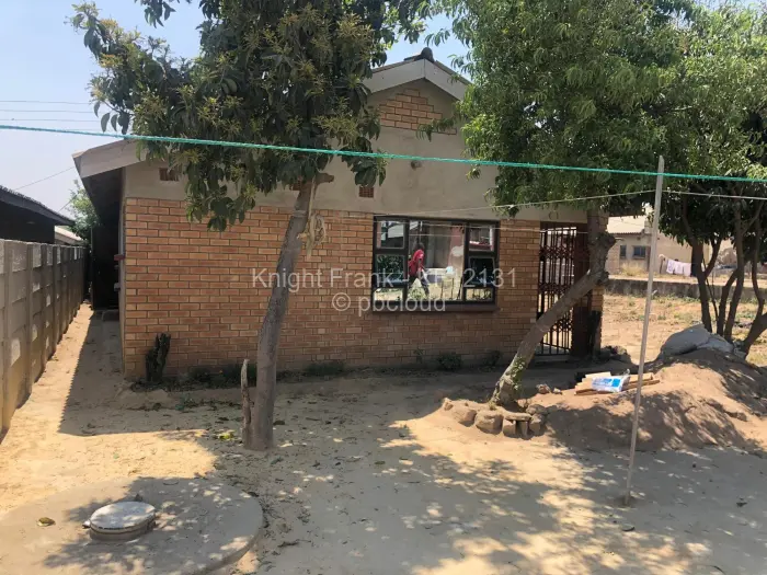 4 Bedroom House for Sale in Chitungwiza, Chitungwiza