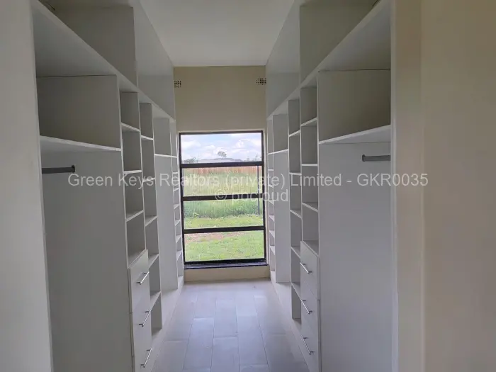 5 Bedroom House to Rent in Fairview