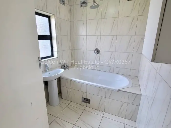 Townhouse/Complex/Cluster to Rent in Bluff Hill