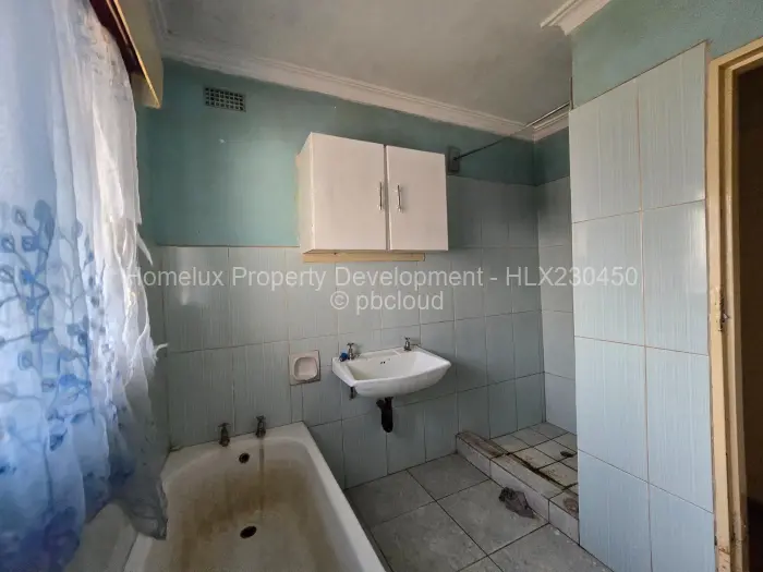 7 Bedroom House for Sale in Southerton, Harare