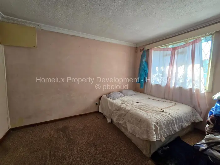 7 Bedroom House for Sale in Southerton, Harare