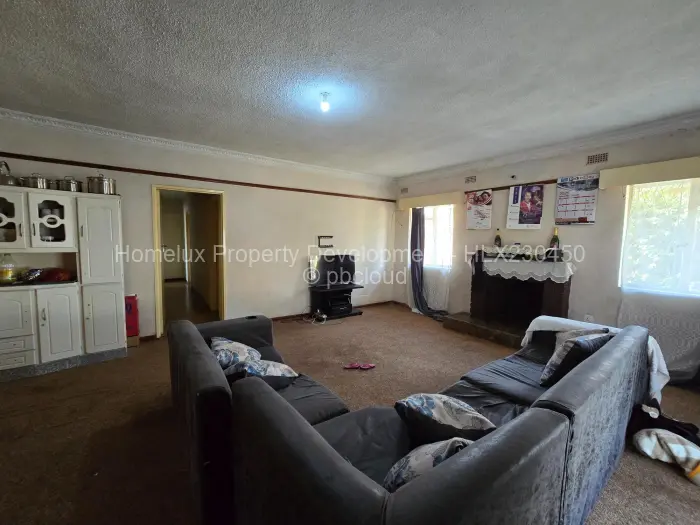 7 Bedroom House for Sale in Southerton, Harare