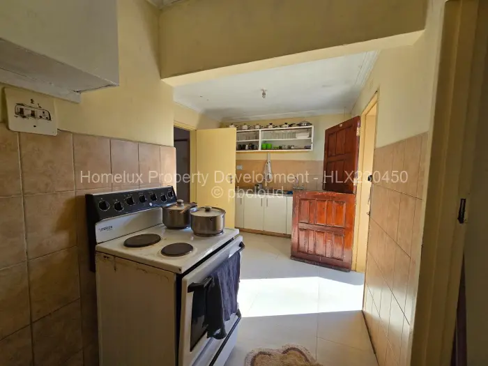7 Bedroom House for Sale in Southerton, Harare