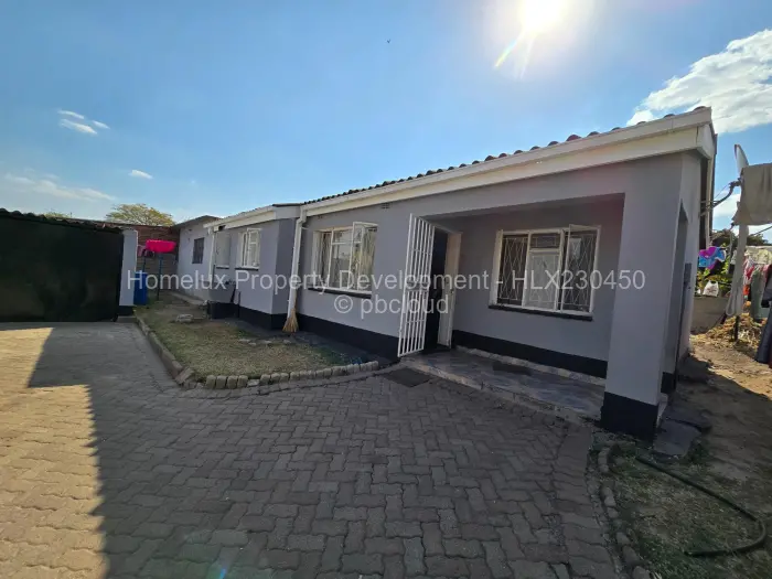 7 Bedroom House for Sale in Southerton, Harare
