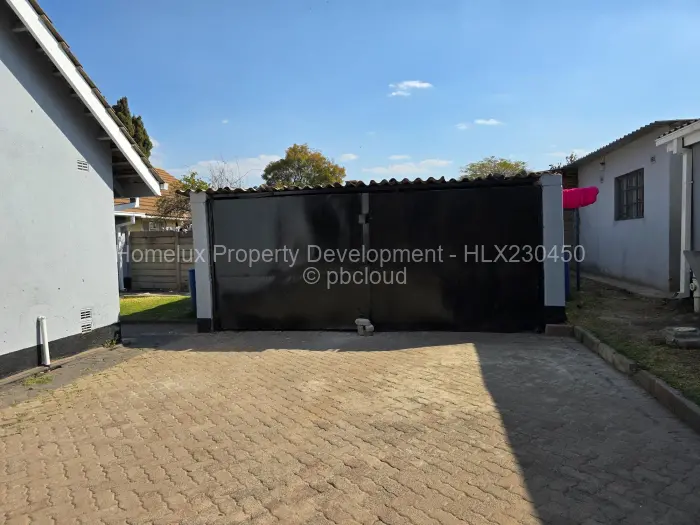 7 Bedroom House for Sale in Southerton, Harare