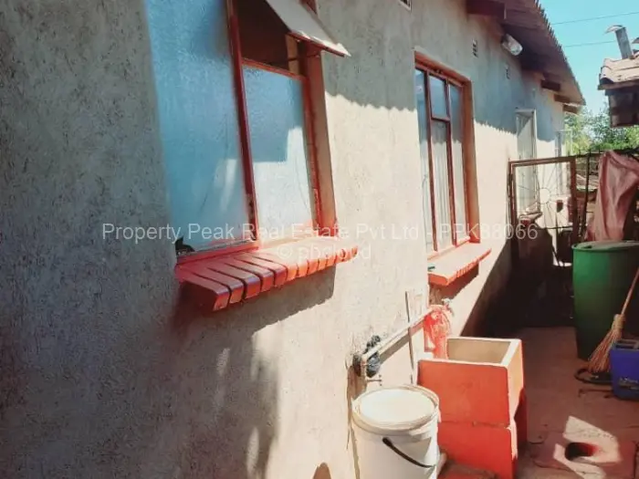 4 Bedroom House for Sale in Mufakose, Harare