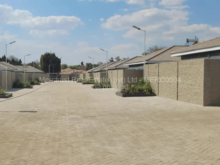 Townhouse/Complex/Cluster to Rent in Greendale