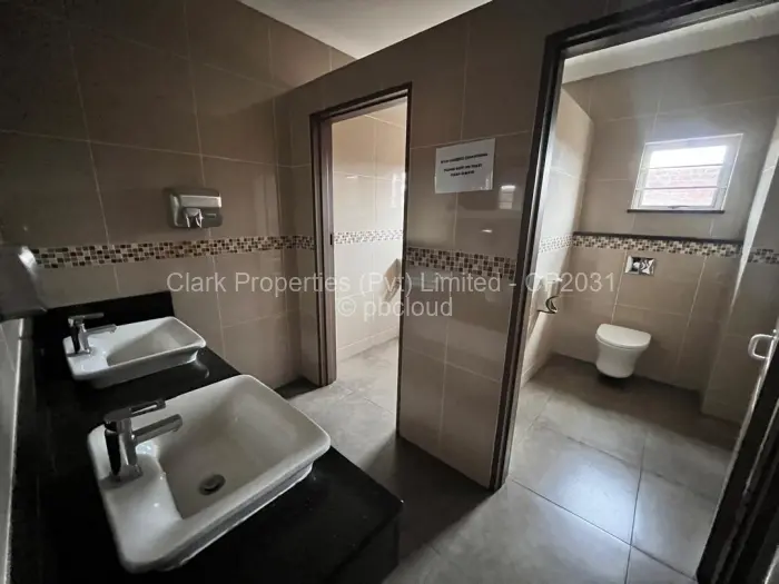 Commercial Property to Rent in Waterfalls