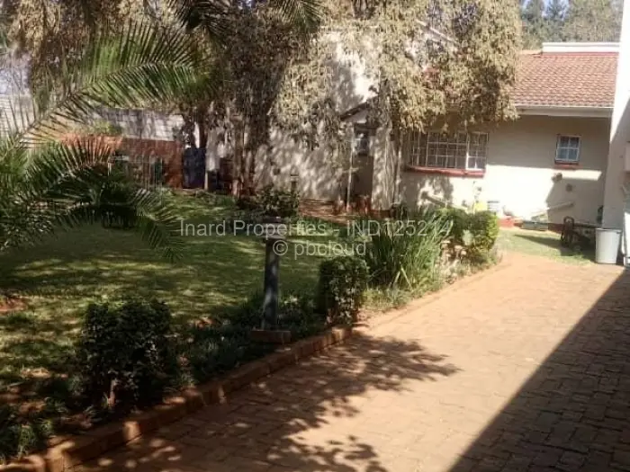 Townhouse/Complex/Cluster to Rent in Mandara, Harare