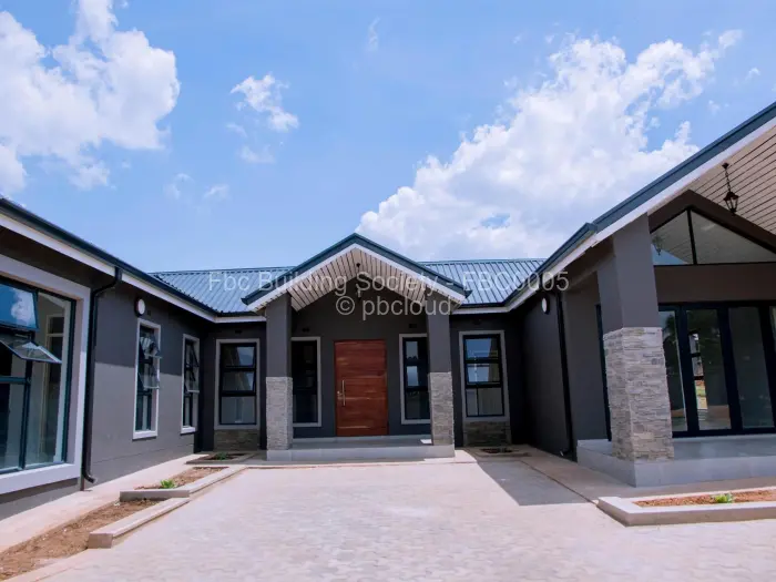 Townhouse/Cluster for Sale in Glen Lorne, Harare