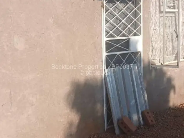 2 Bedroom House for Sale in Emganwini, Bulawayo