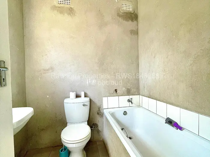6 Bedroom House for Sale in Shawasha Hills, Harare
