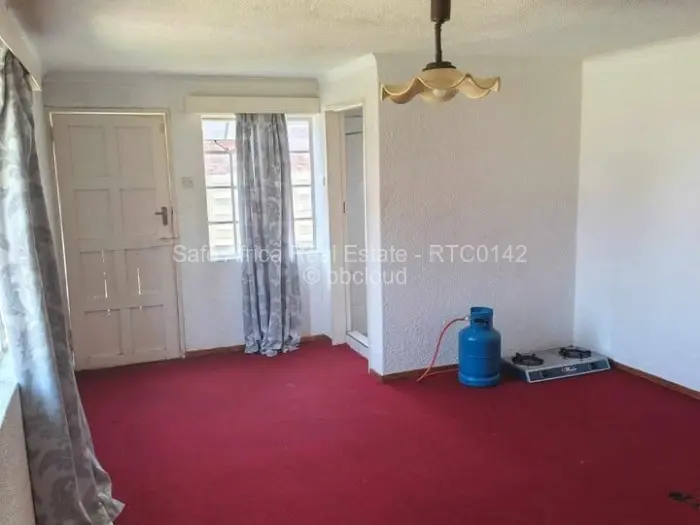 6 Bedroom House to Rent in Borrowdale West