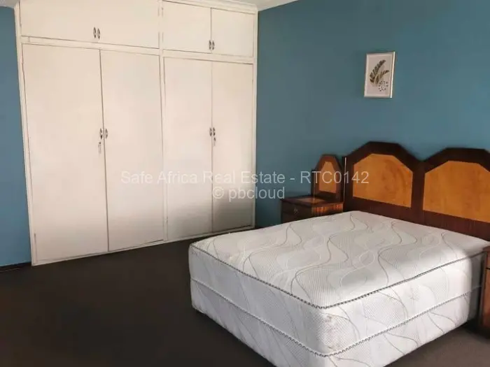 6 Bedroom House to Rent in Borrowdale West