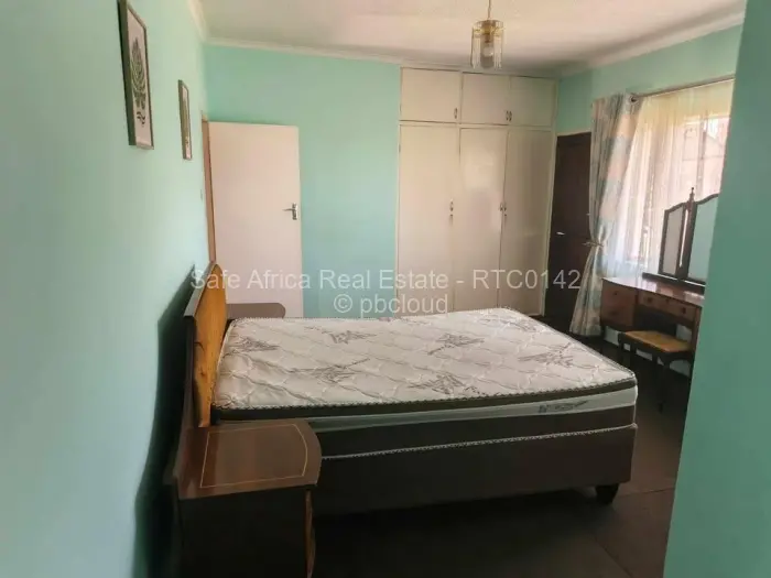 6 Bedroom House to Rent in Borrowdale West